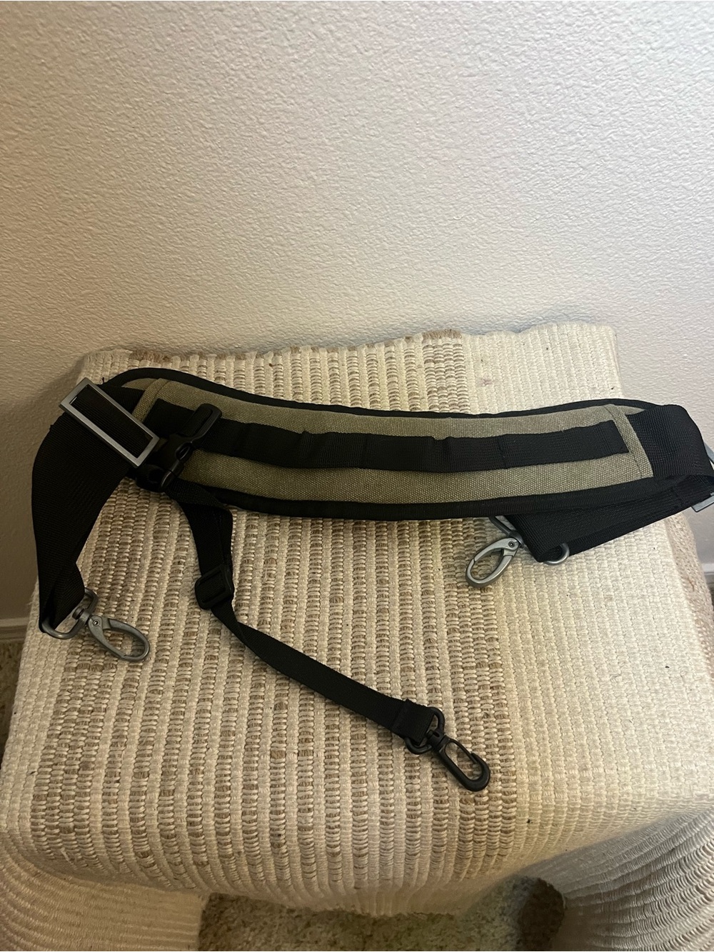 Harley-Davidson Olive Canvas Messenger Bag with Black Straps - Picture 3 of 6